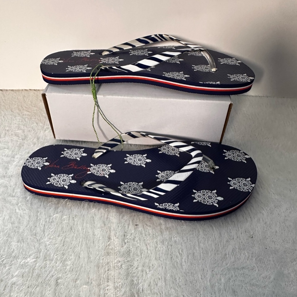 Vera Bradley Navy and White Sandals 💙🤍💙 - Picture 6 of 7